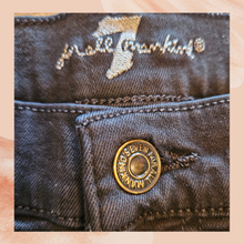 Chargez l'image dans la visionneuse de la galerie, 7 For All Mankind Black Cut Off Jean Shorts (Pre-Loved) Size 29