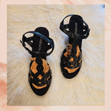 Laden Sie das Bild in den Galerie-Viewer. Aerosoles Black Leather Twist Front Ankle Strap Wedge Sandal (Pre-Loved) Size 9