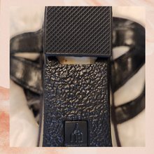 Laden Sie das Bild in den Galerie-Viewer. Aerosoles Black Leather Twist Front Ankle Strap Wedge Sandal (Pre-Loved) Size 9