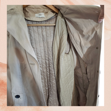 Cargue la imagen en el visor de la galería, Ann Taylor LOFT Tan Khaki Trench Coat (Pre-Loved) OS See Measurements