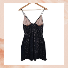 Laden Sie das Bild in den Galerie-Viewer. Black Mesh Lace Mini Party Dress (Pre-Loved) Medium