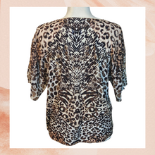 Cargue la imagen en el visor de la galería, Chico's Gold Flecked Animal Print Short Sleeve Shirt (Pre-Loved) M/L See Measurements