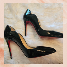 Carica l'immagine nel visualizzatore della galleria, Christian Louboutin Hot Chick Black Patent Leather Stiletto Pump Heels (Pre-Loved) Size 36/6