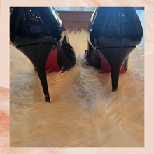 Carica l'immagine nel visualizzatore della galleria, Christian Louboutin Hot Chick Black Patent Leather Stiletto Pump Heels (Pre-Loved) Size 36/6
