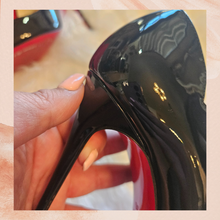 Carica l'immagine nel visualizzatore della galleria, Christian Louboutin Hot Chick Black Patent Leather Stiletto Pump Heels (Pre-Loved) Size 36/6