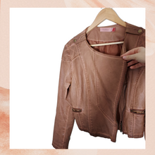 Chargez l'image dans la visionneuse de la galerie, Costa Blanca Brown Cropped Faux Leather Jacket (Pre-Loved) Medium