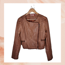 Chargez l'image dans la visionneuse de la galerie, Costa Blanca Brown Cropped Faux Leather Jacket (Pre-Loved) Medium