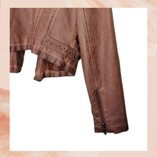 Chargez l'image dans la visionneuse de la galerie, Costa Blanca Brown Cropped Faux Leather Jacket (Pre-Loved) Medium