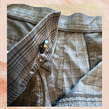 Laden Sie das Bild in den Galerie-Viewer. Dark Gray Plaid Soft Casual Shorts (Pre-Loved) Size 42