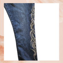 Laden Sie das Bild in den Galerie-Viewer. Dark Wash Rhinestone Embellished Skinny Jeggings (Pre-Loved) Large