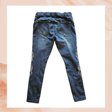 Laden Sie das Bild in den Galerie-Viewer. Dark Wash Rhinestone Embellished Skinny Jeggings (Pre-Loved) Large