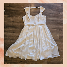Carica l'immagine nel visualizzatore della galleria, Dress The Population Cream & White Sleeveless Chiffon Sweetheart Dress (Pre-Loved) XXL