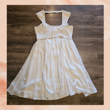 Carica l'immagine nel visualizzatore della galleria, Dress The Population Cream & White Sleeveless Chiffon Sweetheart Dress (Pre-Loved) XXL