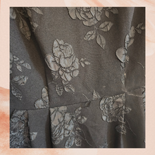 Carica l'immagine nel visualizzatore della galleria, Ellen Tracy Black Floral Sleeveless Sheath Dress (Pre-Loved) Size 4