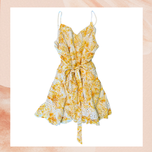 Laden Sie das Bild in den Galerie-Viewer. Express Yellow Floral Eyelet Mini Fit & Flare Sun Dress (Pre-Loved) Size XL