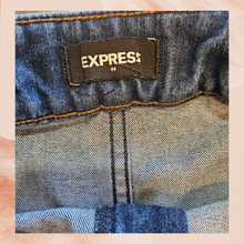 Load image into Gallery viewer, Express Dark Wash Wide Leg Super High-Rise Belted Jeans (Pre-Loved) Size 12R