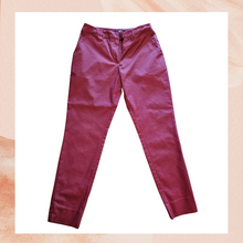 Cargue la imagen en el visor de la galería, H&M Burgundy Ankle Pixie Slacks (Pre-Loved) Size 4