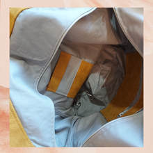 Laden Sie das Bild in den Galerie-Viewer. Hairoo Mustard Large Bucket Shoulder Shelly Bag (Pre-Loved)