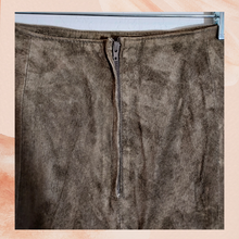 Carregue a imagem no visualizador da Galeria, Jennifer Moore Deep Olive Suede Pencil Skirt (Pre-Loved) Size 12