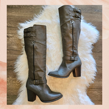 Laden Sie das Bild in den Galerie-Viewer. JustFab Gray Luz Faux Leather Tall Heeled Boots (Pre-Loved) Size 10