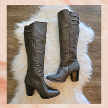 Laden Sie das Bild in den Galerie-Viewer. JustFab Gray Luz Faux Leather Tall Heeled Boots (Pre-Loved) Size 10