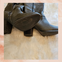 Laden Sie das Bild in den Galerie-Viewer. JustFab Gray Luz Faux Leather Tall Heeled Boots (Pre-Loved) Size 10