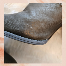 Laden Sie das Bild in den Galerie-Viewer. JustFab Gray Luz Faux Leather Tall Heeled Boots (Pre-Loved) Size 10