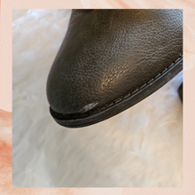 Laden Sie das Bild in den Galerie-Viewer. JustFab Gray Luz Faux Leather Tall Heeled Boots (Pre-Loved) Size 10