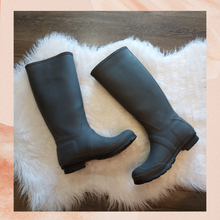 Carica l'immagine nel visualizzatore della galleria, Kamik Dark Gray Tall Rubber Rain Boots (Pre-Loved) Size 9