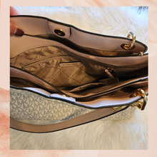 Carregue a imagem no visualizador da Galeria, Michael Kors Trisha Large Vanilla Pebbled Leather Shoulder Bag NWT