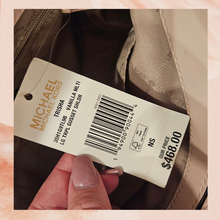 Carregue a imagem no visualizador da Galeria, Michael Kors Trisha Large Vanilla Pebbled Leather Shoulder Bag NWT