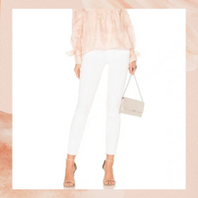 Laden Sie das Bild in den Galerie-Viewer. MOTHER White Looker Ankle Raw Hem Skinny Jeans (Pre-Loved) Size 24