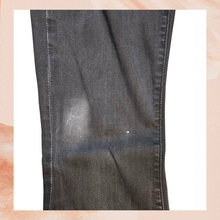 Cargue la imagen en el visor de la galería, Mother Black Distressed Mid-Rise Flare Leg Jeans (Pre-Loved) Size 27