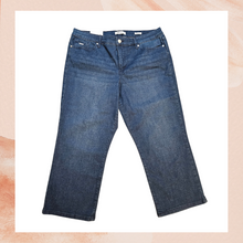 Carregue a imagem no visualizador da Galeria, Nine West Dark Wash Chrystie Capri Jeans NWT Size 16
