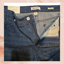 Carregue a imagem no visualizador da Galeria, Nine West Dark Wash Chrystie Capri Jeans NWT Size 16