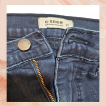 Carica l'immagine nel visualizzatore della galleria, O2 Denim Dark Wash Flare Jeans (Pre-Loved) Size 27