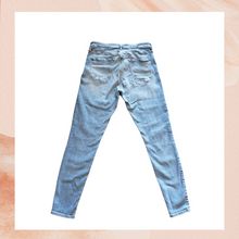 Carica l'immagine nel visualizzatore della galleria, Old Navy Light Wash Super Skinny High-Rise Jeans (Pre-Loved) 14L