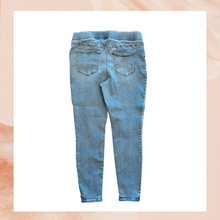Chargez l'image dans la visionneuse de la galerie, Old Navy Lightwash Rockstar Skinny Jeggings (Pre-Loved) Size 14