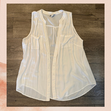 Carregue a imagem no visualizador da Galeria, Old Navy White Sheer Button-Down Sleeveless Blouse (Pre-Loved) Size Large