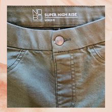 Carica l'immagine nel visualizzatore della galleria, Olive Green Super High-Rise Skinny Jeggings (Pre-Loved) Small