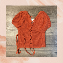Laden Sie das Bild in den Galerie-Viewer. Threads Terracotta Knitted Cropped Short Sleeve Top (NWT) Size 00