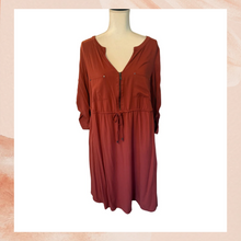 Carregue a imagem no visualizador da Galeria, Torrid Deep Terracotta Half Sleeve Drawstring Waist Midi Dress (Pre-Loved) Size 0 (L)