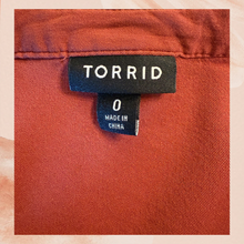 Carregue a imagem no visualizador da Galeria, Torrid Deep Terracotta Half Sleeve Drawstring Waist Midi Dress (Pre-Loved) Size 0 (L)