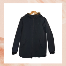 Cargue la imagen en el visor de la galería, Vans Black Faux Fur Parka Winter Coat Jacket (Pre-Loved) Small
