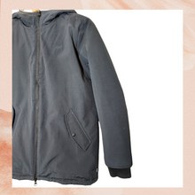 Cargue la imagen en el visor de la galería, Vans Black Faux Fur Parka Winter Coat Jacket (Pre-Loved) Small