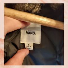 Cargue la imagen en el visor de la galería, Vans Black Faux Fur Parka Winter Coat Jacket (Pre-Loved) Small