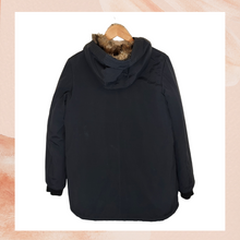 Cargue la imagen en el visor de la galería, Vans Black Faux Fur Parka Winter Coat Jacket (Pre-Loved) Small