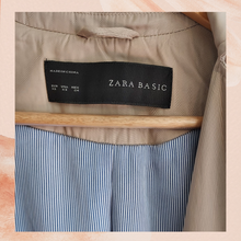 Cargue la imagen en el visor de la galería, Zara Basic Khaki Color Lined Waist-Tie Trench Jacket (Pre-Loved) XS