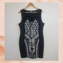 Carregue a imagem no visualizador da Galeria, NWOT Black Metallic Geometric Front Sleeveless Dress XL