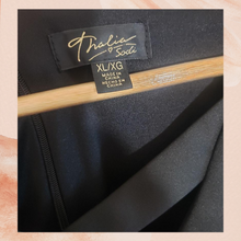 Carregue a imagem no visualizador da Galeria, NWOT Black Metallic Geometric Front Sleeveless Dress XL